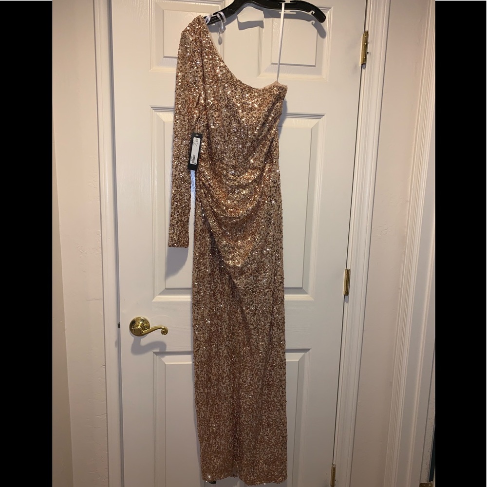 NWT Avery G one sleeve/shoulder rose gold dress